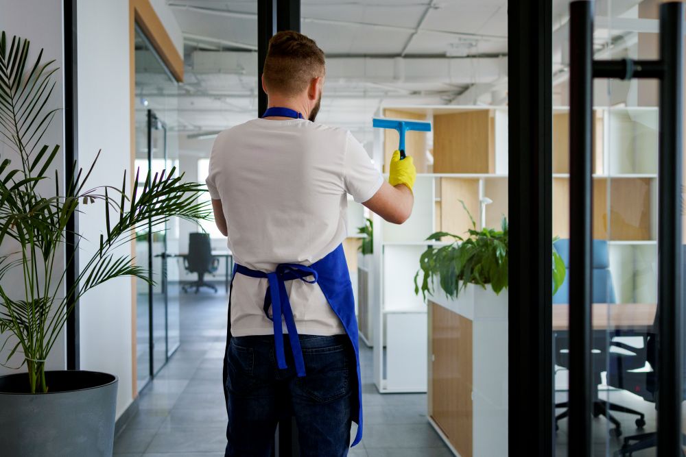 Ofis Temizlik Elemanı